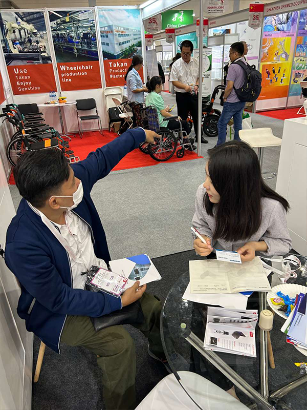 Yonker Medical Exhibition Booth in Indonesia at Hall B 238 & 239 (6) undefined