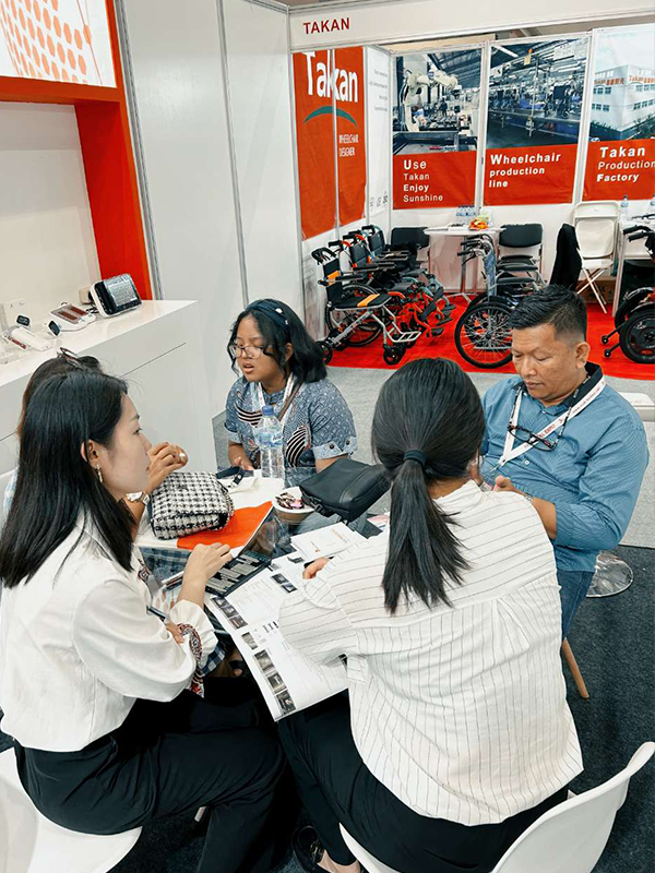 Yonker Medical Exhibition Booth in Indonesia at Hall B 238 & 239 (5) undefined